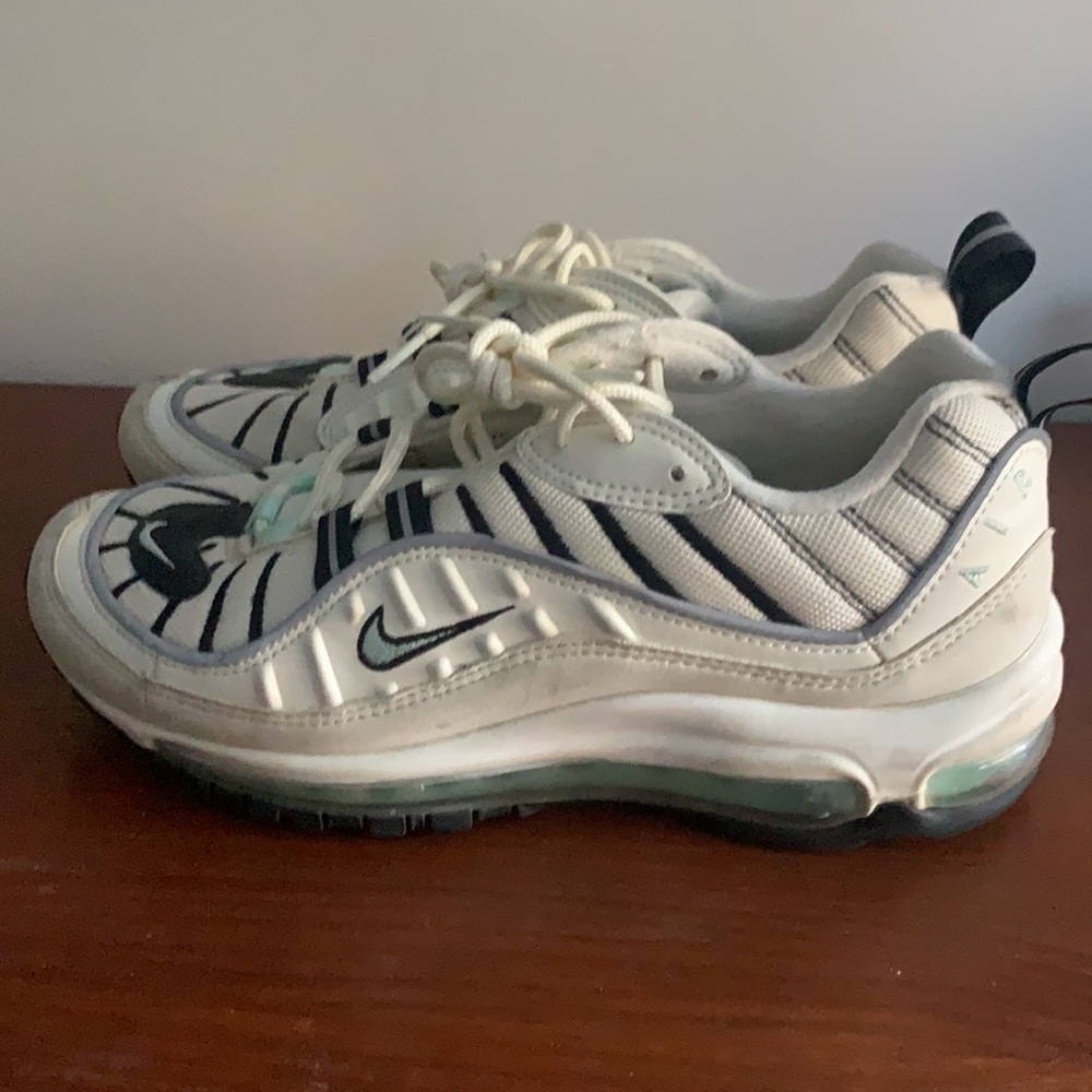 Air Max 98 Cream & Black, Size 8.5 - Picture 5 of 6